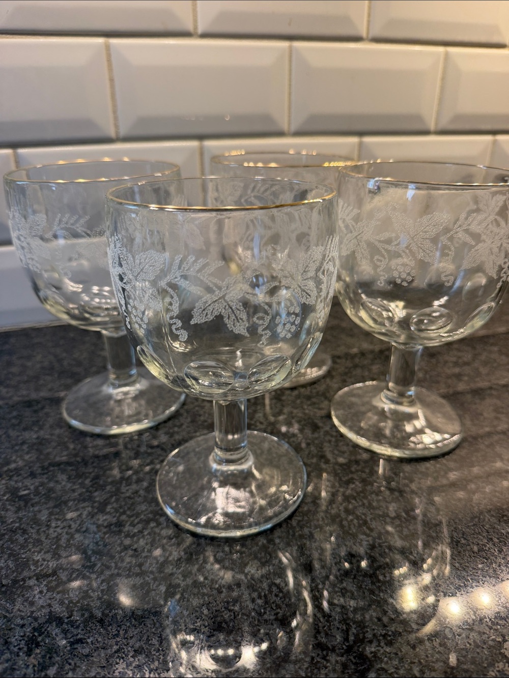 Vintage thumbprint glasses. (Set of 4)